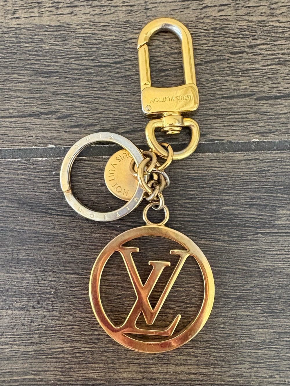 Louis Vuitton LV Circle Key Holder Bay Charm AUTHENTIC